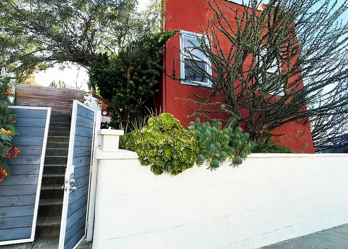 Modern, Remodeled Echo Park House-Walk To Sunset Blvd, Dodgers Stadium, Shops, Bars, Restaurants, Lake, Concerts